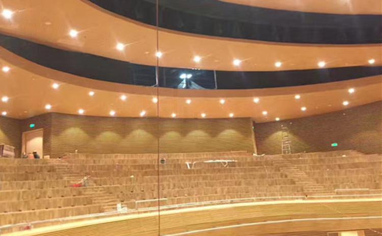 湖北襄陽(yáng)學(xué)院音樂(lè)廳槽木吸音板聲學(xué)工程 湖北襄陽(yáng)學(xué)院音樂(lè)廳槽木吸音板聲學(xué)工程