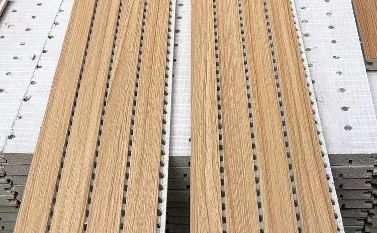 大報(bào)告廳把吸音板裝墻上做吸音處理-1